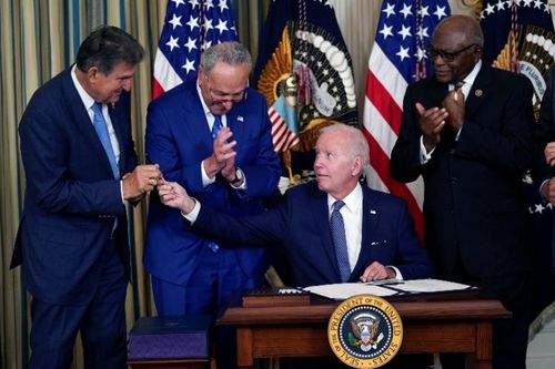 Biden signing Inflation Reduction Act